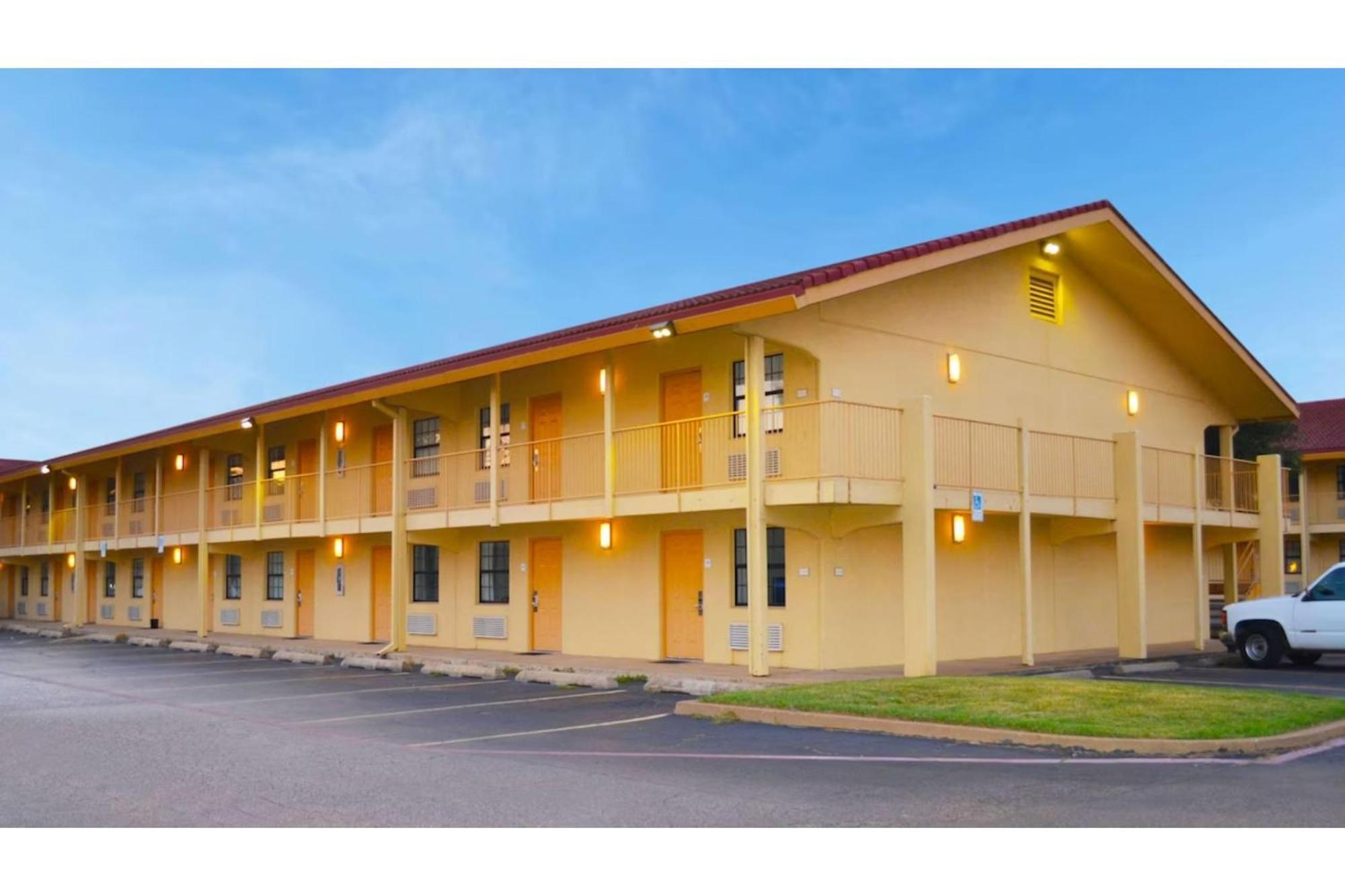 The Grand By Capital O Texarkana I-30 Buitenkant foto